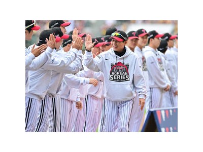 한국시리즈 1차전 암표 200만 원 팬들 뜨거운 열기