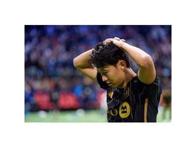마크 도스 산토스 감독 선임에 대한 반발 목소리