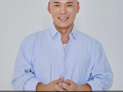 천록담 불후의 명곡 우승 트로피를 들어 올리다